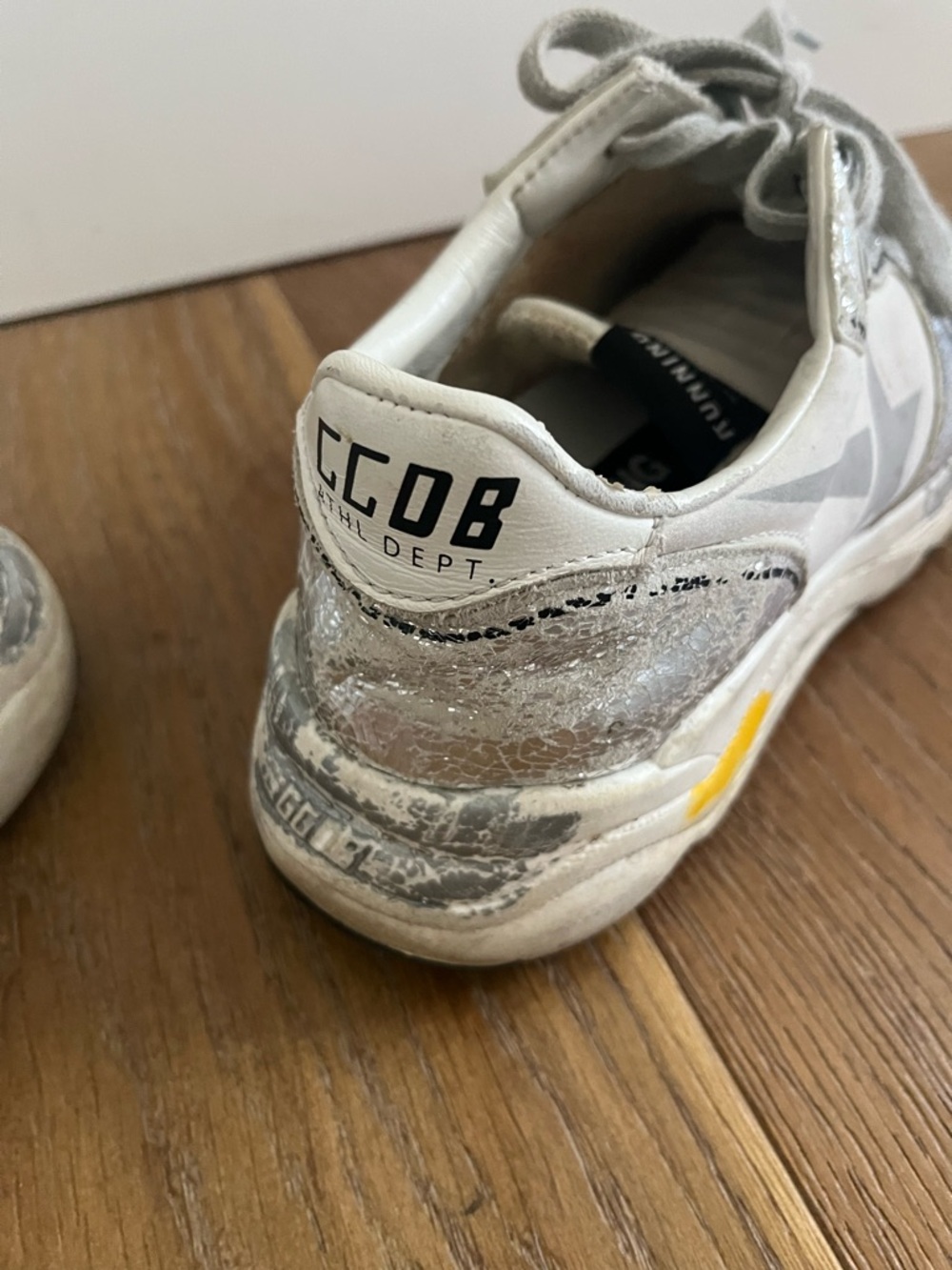 Golden Goose Women’s Silver Metallic Star Sneakers with Gray Accents - Picture 4 of 9